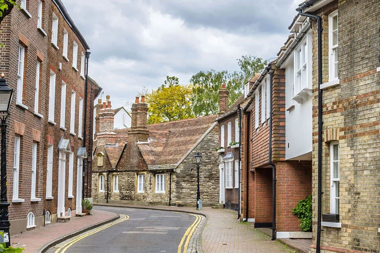 Choosing a qualified Surveyor Sheffield with expert tips for property 